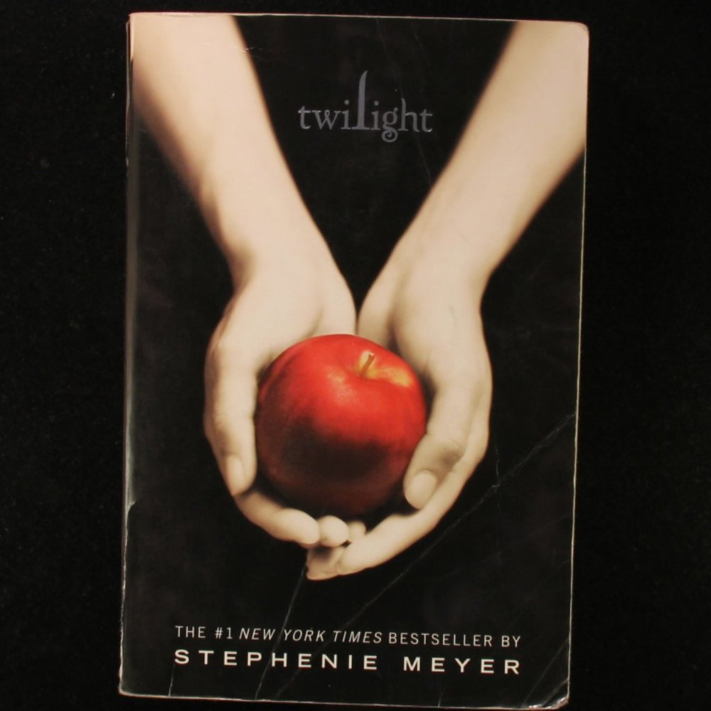 Twilight by Stephenie Meyer - Paperback